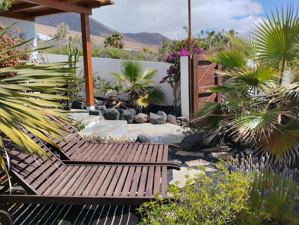Beautiful Small Bungalow, Amazing Views And Garden Фамара Екстериор снимка
