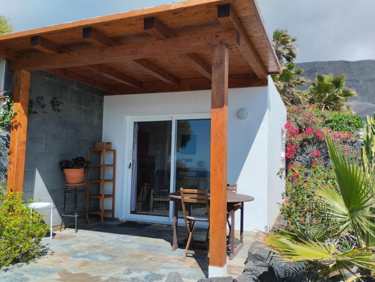 Beautiful Small Bungalow, Amazing Views And Garden Фамара Екстериор снимка